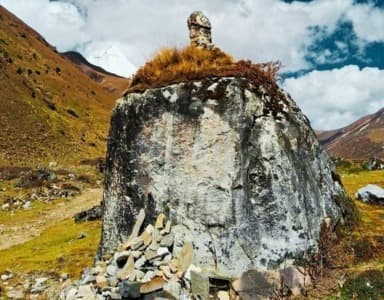 Laya Gasa Trek