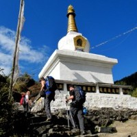 Hiking to Phakding.