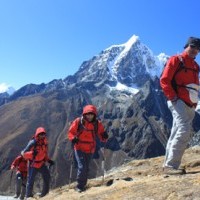 Hiking  to Kala Pattar.